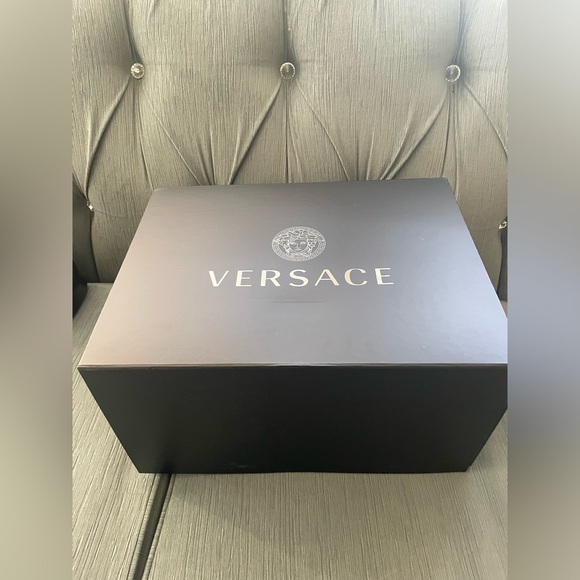 Authentic VERSACE BLACK QUILTED NAPPA LEATHER MEDUSA WOMEN'S HANDBAG - Picture 10 of 10